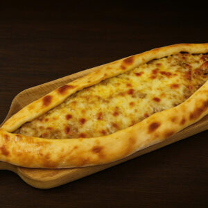 TURKISH PIDE (PIZZA) GROUND BEEF & CHEESE (PIZZA THỊT BÒ XAY NHỎ & PHÔ MAI – HÌNH THUYỀN)
